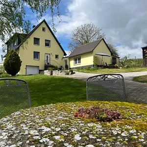 Haus Hutzelbuck In Idyllisch-grüner Lage Nähe An Ansbach